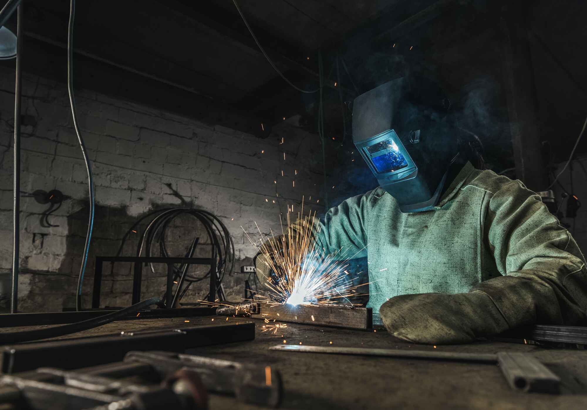 manual-worker-in-protective-helmet-with-welding-to-ZLA79LH